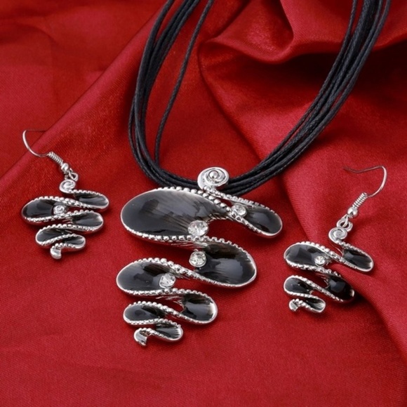Fashion Python Pendant Necklace & Earrings Set - Picture 3 of 4